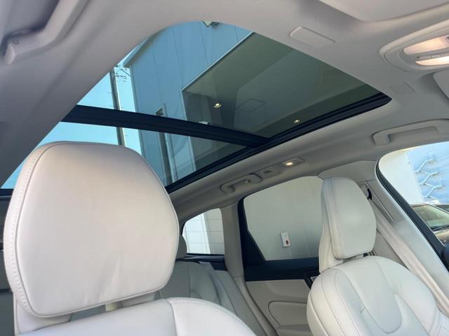 XC60 アルティメット B5 AWD 認定中古車 パノラマガラスサンルーフ ワンオーナー harman/kardon Googleナビ 360°ビュー 白革シート メモリー機能付きパワーシート シートヒーター ベンチレーション 禁煙車(4枚目)