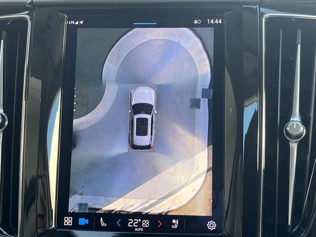 XC60 アルティメット B5 AWD 認定中古車 パノラマガラスサンルーフ ワンオーナー harman/kardon Googleナビ 360°ビュー 白革シート メモリー機能付きパワーシート シートヒーター ベンチレーション 禁煙車(6枚目)