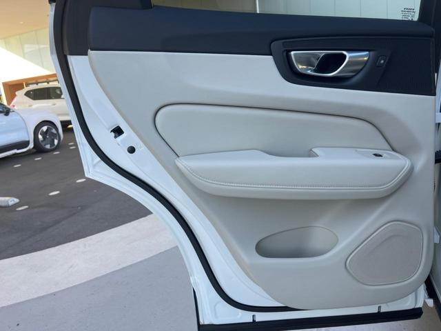XC60 アルティメット B5 AWD 認定中古車 パノラマガラスサンルーフ ワンオーナー harman/kardon Googleナビ 360°ビュー 白革シート メモリー機能付きパワーシート シートヒーター ベンチレーション 禁煙車(49枚目)