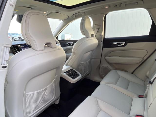 XC60 アルティメット B5 AWD 認定中古車 パノラマガラスサンルーフ ワンオーナー harman/kardon Googleナビ 360°ビュー 白革シート メモリー機能付きパワーシート シートヒーター ベンチレーション 禁煙車(50枚目)
