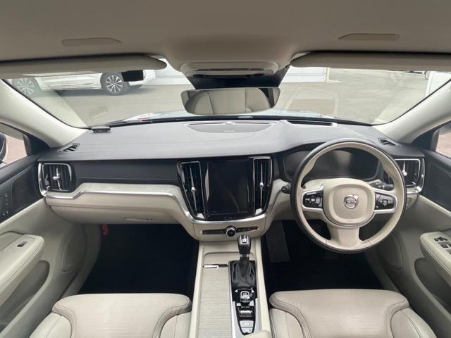 Ｖ６０ Ｔ５　インスクリプション　認定中古車　ｈａｒｍａｎ／ｋａｒｄｏｎ　白革シート　純正ナビ　３６０°ビューカメラ　メモリー機能付きパワーシート　禁煙車　Ｂｌｕｅｔｏｏｔｈ　パワーテールゲート　シートヒーター　ルーフレール（2枚目）