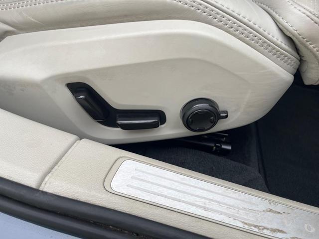Ｖ６０ Ｔ５　インスクリプション　認定中古車　ｈａｒｍａｎ／ｋａｒｄｏｎ　白革シート　純正ナビ　３６０°ビューカメラ　メモリー機能付きパワーシート　禁煙車　Ｂｌｕｅｔｏｏｔｈ　パワーテールゲート　シートヒーター　ルーフレール（9枚目）