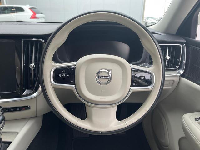 Ｖ６０ Ｔ５　インスクリプション　認定中古車　ｈａｒｍａｎ／ｋａｒｄｏｎ　白革シート　純正ナビ　３６０°ビューカメラ　メモリー機能付きパワーシート　禁煙車　Ｂｌｕｅｔｏｏｔｈ　パワーテールゲート　シートヒーター　ルーフレール（11枚目）