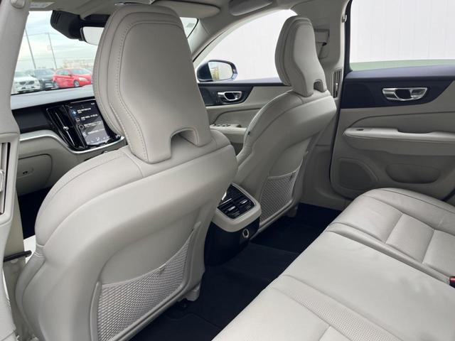 Ｖ６０ Ｔ５　インスクリプション　認定中古車　ｈａｒｍａｎ／ｋａｒｄｏｎ　白革シート　純正ナビ　３６０°ビューカメラ　メモリー機能付きパワーシート　禁煙車　Ｂｌｕｅｔｏｏｔｈ　パワーテールゲート　シートヒーター　ルーフレール（31枚目）