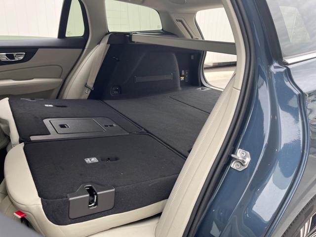 Ｖ６０ Ｔ５　インスクリプション　認定中古車　ｈａｒｍａｎ／ｋａｒｄｏｎ　白革シート　純正ナビ　３６０°ビューカメラ　メモリー機能付きパワーシート　禁煙車　Ｂｌｕｅｔｏｏｔｈ　パワーテールゲート　シートヒーター　ルーフレール（33枚目）