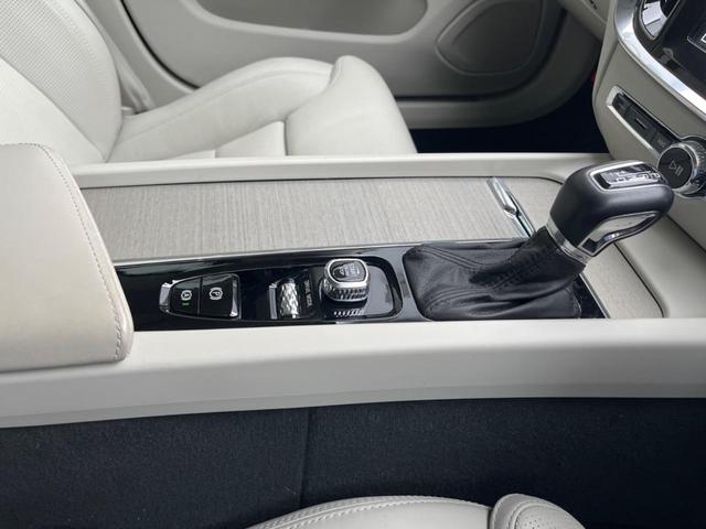 Ｖ６０ Ｔ５　インスクリプション　認定中古車　ｈａｒｍａｎ／ｋａｒｄｏｎ　白革シート　純正ナビ　３６０°ビューカメラ　メモリー機能付きパワーシート　禁煙車　Ｂｌｕｅｔｏｏｔｈ　パワーテールゲート　シートヒーター　ルーフレール（37枚目）