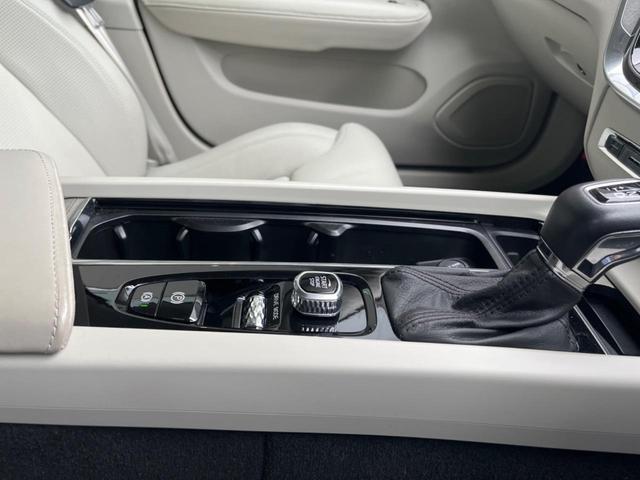 Ｖ６０ Ｔ５　インスクリプション　認定中古車　ｈａｒｍａｎ／ｋａｒｄｏｎ　白革シート　純正ナビ　３６０°ビューカメラ　メモリー機能付きパワーシート　禁煙車　Ｂｌｕｅｔｏｏｔｈ　パワーテールゲート　シートヒーター　ルーフレール（39枚目）