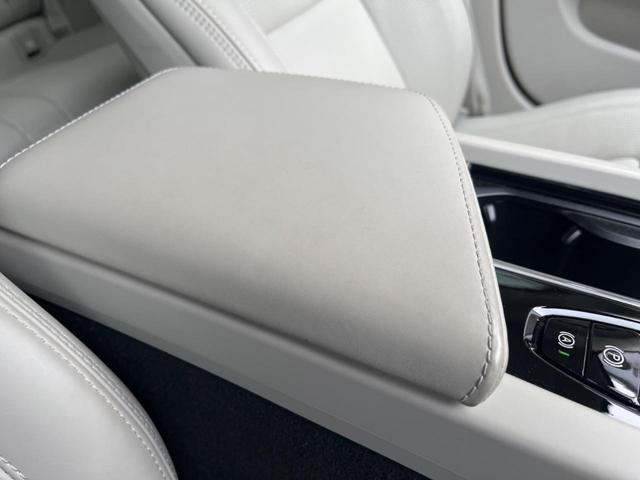 Ｖ６０ Ｔ５　インスクリプション　認定中古車　ｈａｒｍａｎ／ｋａｒｄｏｎ　白革シート　純正ナビ　３６０°ビューカメラ　メモリー機能付きパワーシート　禁煙車　Ｂｌｕｅｔｏｏｔｈ　パワーテールゲート　シートヒーター　ルーフレール（40枚目）