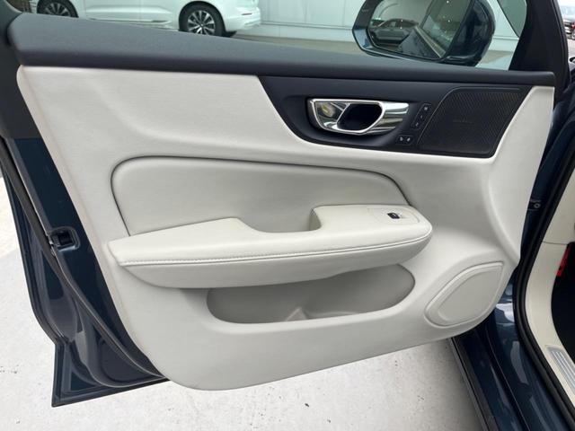 Ｖ６０ Ｔ５　インスクリプション　認定中古車　ｈａｒｍａｎ／ｋａｒｄｏｎ　白革シート　純正ナビ　３６０°ビューカメラ　メモリー機能付きパワーシート　禁煙車　Ｂｌｕｅｔｏｏｔｈ　パワーテールゲート　シートヒーター　ルーフレール（50枚目）