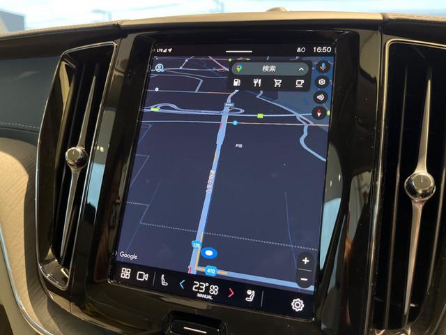 XC60 ウルトラ B5 AWD 認定中古車 パノラマガラスサンルーフ エアサスペンション Bowers&Wilkins 白革シート Googleナビ 360°ビューカメラ シートヒーター メモリー機能付きパワーシート 禁煙車(8枚目)