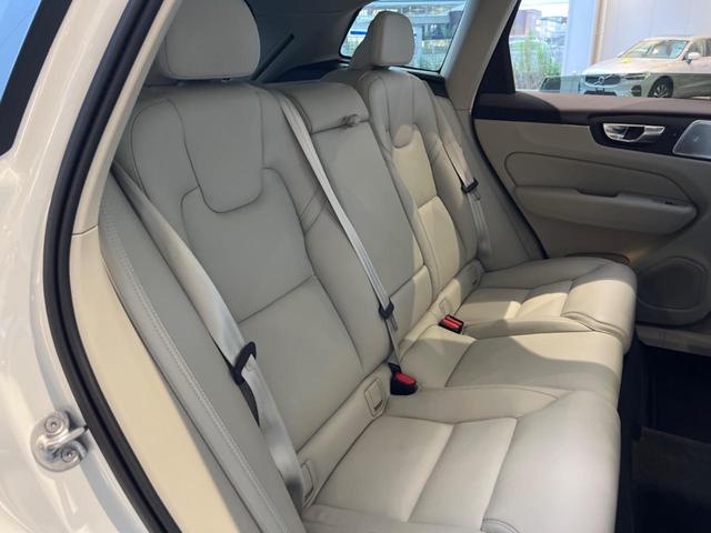 XC60 ウルトラ B5 AWD 認定中古車 パノラマガラスサンルーフ エアサスペンション Bowers&Wilkins 白革シート Googleナビ 360°ビューカメラ シートヒーター メモリー機能付きパワーシート 禁煙車(13枚目)