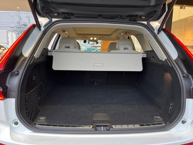 XC60 ウルトラ B5 AWD 認定中古車 パノラマガラスサンルーフ エアサスペンション Bowers&Wilkins 白革シート Googleナビ 360°ビューカメラ シートヒーター メモリー機能付きパワーシート 禁煙車(14枚目)