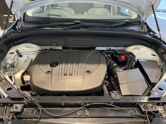 XC60 ウルトラ B5 AWD 認定中古車 パノラマガラスサンルーフ エアサスペンション Bowers&Wilkins 白革シート Googleナビ 360°ビューカメラ シートヒーター メモリー機能付きパワーシート 禁煙車(20枚目)