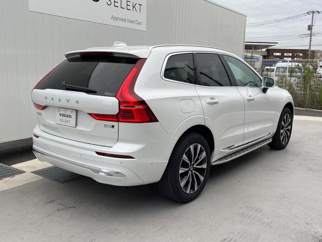 XC60 ウルトラ B5 AWD 認定中古車 パノラマガラスサンルーフ エアサスペンション Bowers&Wilkins 白革シート Googleナビ 360°ビューカメラ シートヒーター メモリー機能付きパワーシート 禁煙車(27枚目)