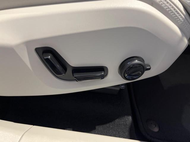 XC60 ウルトラ B5 AWD 認定中古車 パノラマガラスサンルーフ エアサスペンション Bowers&Wilkins 白革シート Googleナビ 360°ビューカメラ シートヒーター メモリー機能付きパワーシート 禁煙車(33枚目)