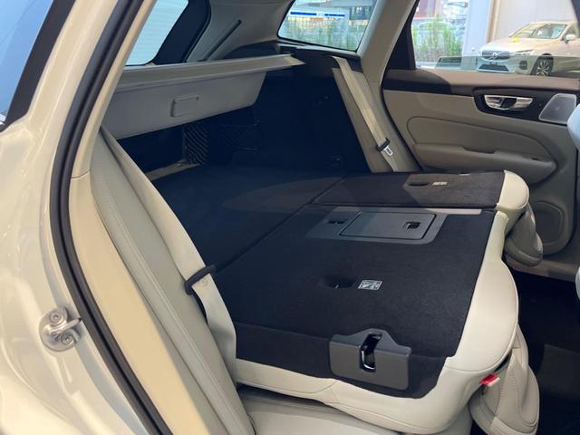 XC60 ウルトラ B5 AWD 認定中古車 パノラマガラスサンルーフ エアサスペンション Bowers&Wilkins 白革シート Googleナビ 360°ビューカメラ シートヒーター メモリー機能付きパワーシート 禁煙車(38枚目)