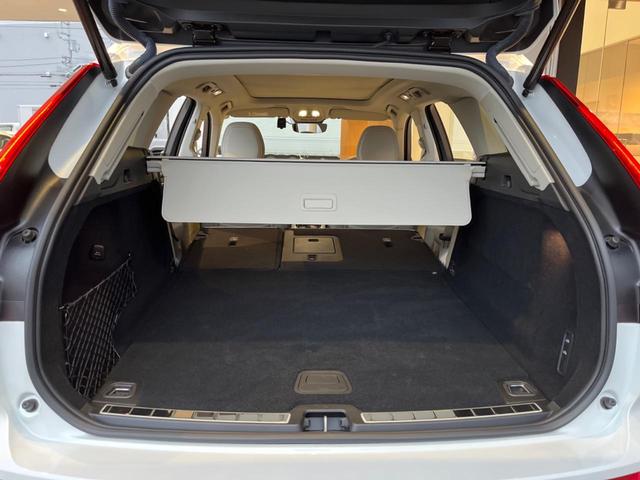 XC60 ウルトラ B5 AWD 認定中古車 パノラマガラスサンルーフ エアサスペンション Bowers&Wilkins 白革シート Googleナビ 360°ビューカメラ シートヒーター メモリー機能付きパワーシート 禁煙車(39枚目)