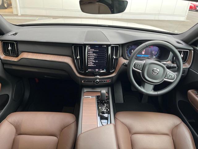 ＸＣ６０ プラス　Ｂ５　認定中古車　サンルーフ　本革シート　禁煙車　純正Ｇｏｏｇｌｅナビ　３６０°ビューカメラ　クライメートパッケージ　パイロットアシスト　メモリーシート　全席シートヒーター　ステアリングヒーター（13枚目）