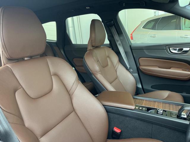 ＸＣ６０ プラス　Ｂ５　認定中古車　サンルーフ　本革シート　禁煙車　純正Ｇｏｏｇｌｅナビ　３６０°ビューカメラ　クライメートパッケージ　パイロットアシスト　メモリーシート　全席シートヒーター　ステアリングヒーター（14枚目）