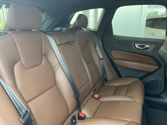 ＸＣ６０ プラス　Ｂ５　認定中古車　サンルーフ　本革シート　禁煙車　純正Ｇｏｏｇｌｅナビ　３６０°ビューカメラ　クライメートパッケージ　パイロットアシスト　メモリーシート　全席シートヒーター　ステアリングヒーター（15枚目）