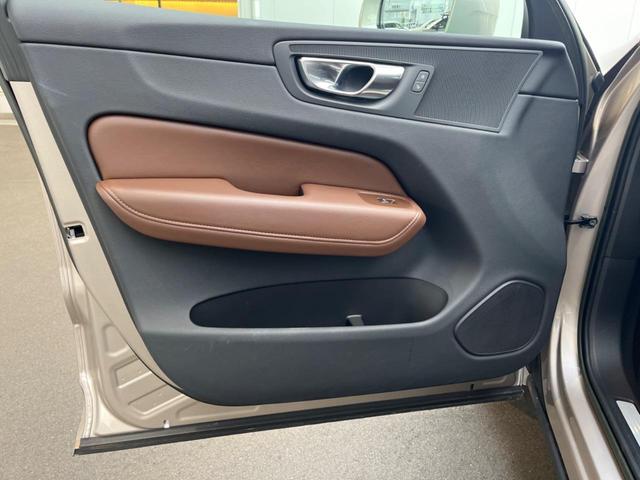 ＸＣ６０ プラス　Ｂ５　認定中古車　サンルーフ　本革シート　禁煙車　純正Ｇｏｏｇｌｅナビ　３６０°ビューカメラ　クライメートパッケージ　パイロットアシスト　メモリーシート　全席シートヒーター　ステアリングヒーター（49枚目）