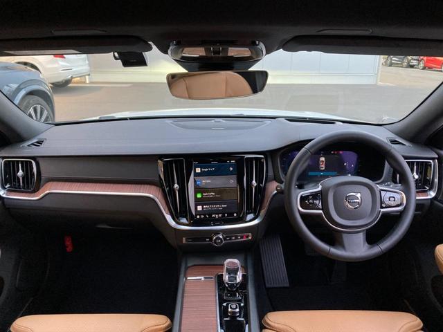 V60 アルティメット B4 認定中古車 harman/kardon 茶革シート Googleナビ 360°ビューカメラ 禁煙車 メモリー機能付きパワーシート シートヒーター パワーテールゲート Bluetooth ETC(2枚目)