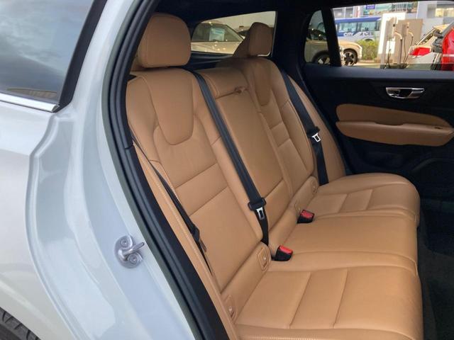 V60 アルティメット B4 認定中古車 harman/kardon 茶革シート Googleナビ 360°ビューカメラ 禁煙車 メモリー機能付きパワーシート シートヒーター パワーテールゲート Bluetooth ETC(13枚目)