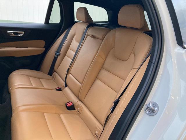 V60 アルティメット B4 認定中古車 harman/kardon 茶革シート Googleナビ 360°ビューカメラ 禁煙車 メモリー機能付きパワーシート シートヒーター パワーテールゲート Bluetooth ETC(22枚目)