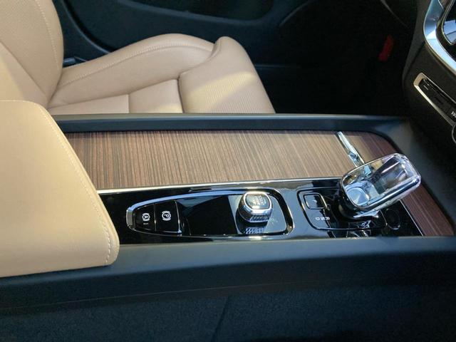 V60 アルティメット B4 認定中古車 harman/kardon 茶革シート Googleナビ 360°ビューカメラ 禁煙車 メモリー機能付きパワーシート シートヒーター パワーテールゲート Bluetooth ETC(41枚目)