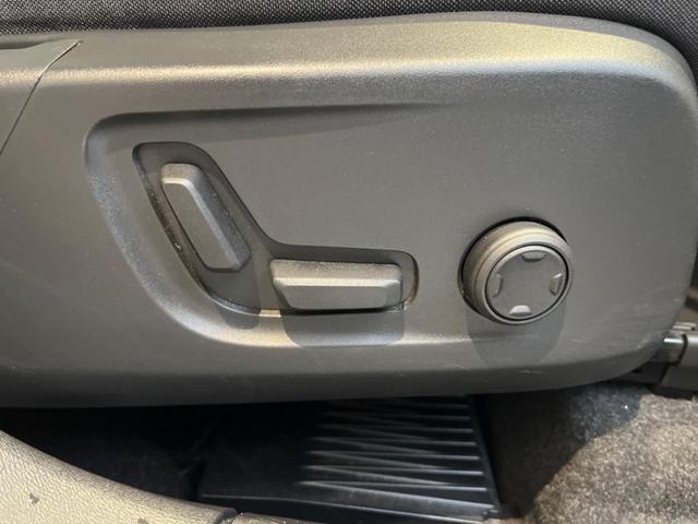 XC40 B4 AWD モメンタム 認定中古車 純正ナビ 360°ビューカメラ 禁煙車 メモリー機能付きパワーシート Bluetooth パワーテールゲート ルーフレール シートヒーター ETC BLIS LEDヘッドライト(8枚目)