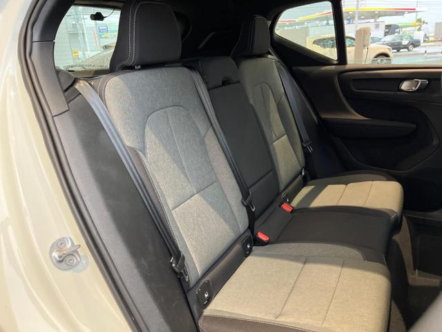 XC40 B4 AWD モメンタム 認定中古車 純正ナビ 360°ビューカメラ 禁煙車 メモリー機能付きパワーシート Bluetooth パワーテールゲート ルーフレール シートヒーター ETC BLIS LEDヘッドライト(11枚目)