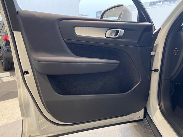 XC40 B4 AWD モメンタム 認定中古車 純正ナビ 360°ビューカメラ 禁煙車 メモリー機能付きパワーシート Bluetooth パワーテールゲート ルーフレール シートヒーター ETC BLIS LEDヘッドライト(29枚目)