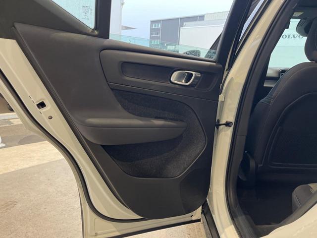 XC40 B4 AWD モメンタム 認定中古車 純正ナビ 360°ビューカメラ 禁煙車 メモリー機能付きパワーシート Bluetooth パワーテールゲート ルーフレール シートヒーター ETC BLIS LEDヘッドライト(30枚目)