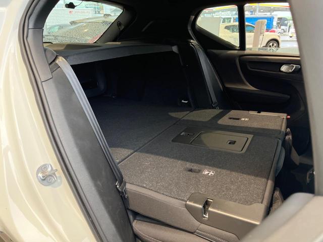 XC40 B4 AWD モメンタム 認定中古車 純正ナビ 360°ビューカメラ 禁煙車 メモリー機能付きパワーシート Bluetooth パワーテールゲート ルーフレール シートヒーター ETC BLIS LEDヘッドライト(34枚目)