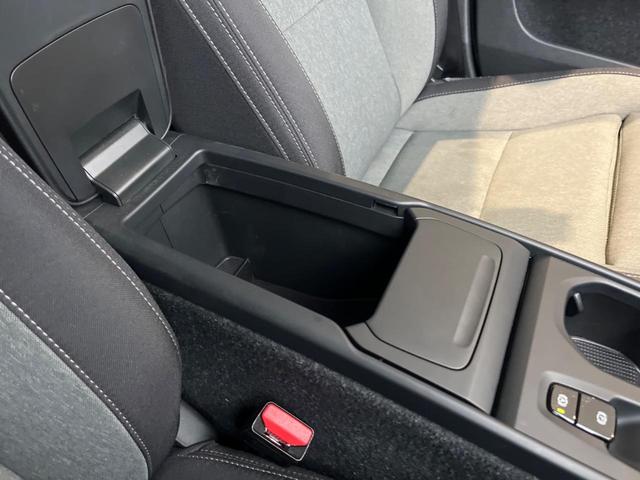 XC40 B4 AWD モメンタム 認定中古車 純正ナビ 360°ビューカメラ 禁煙車 メモリー機能付きパワーシート Bluetooth パワーテールゲート ルーフレール シートヒーター ETC BLIS LEDヘッドライト(42枚目)