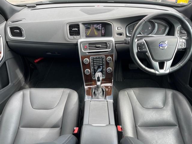 V60 D4 クラシック サンルーフ ディーゼル 純正ナビ バックカメラ 衝突軽減装置 レーダークルーズ 前席シートヒーター ETC フルセグTV Bluetooth再生 スマートキー(2枚目)