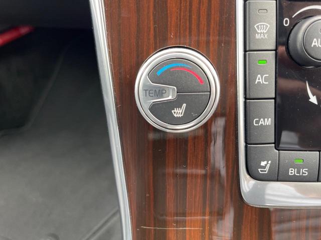 V60 D4 クラシック サンルーフ ディーゼル 純正ナビ バックカメラ 衝突軽減装置 レーダークルーズ 前席シートヒーター ETC フルセグTV Bluetooth再生 スマートキー(10枚目)