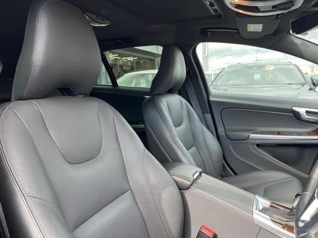 V60 D4 クラシック サンルーフ ディーゼル 純正ナビ バックカメラ 衝突軽減装置 レーダークルーズ 前席シートヒーター ETC フルセグTV Bluetooth再生 スマートキー(13枚目)