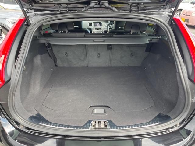 V60 D4 クラシック サンルーフ ディーゼル 純正ナビ バックカメラ 衝突軽減装置 レーダークルーズ 前席シートヒーター ETC フルセグTV Bluetooth再生 スマートキー(14枚目)