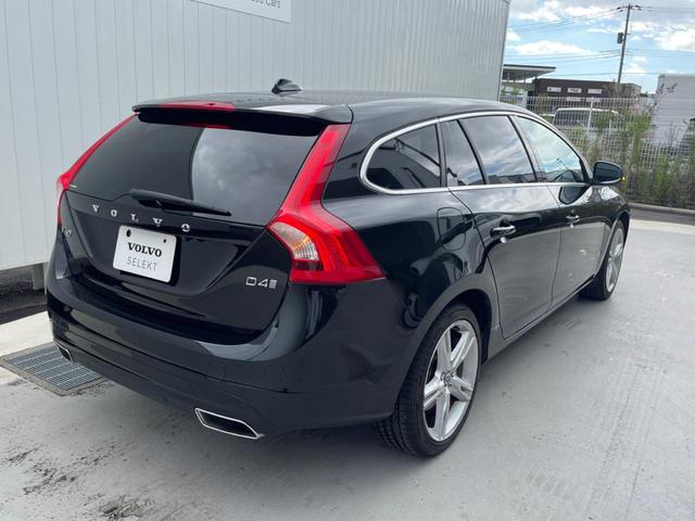 V60 D4 クラシック サンルーフ ディーゼル 純正ナビ バックカメラ 衝突軽減装置 レーダークルーズ 前席シートヒーター ETC フルセグTV Bluetooth再生 スマートキー(21枚目)