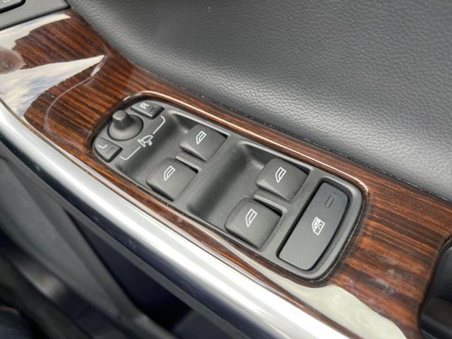 V60 D4 クラシック サンルーフ ディーゼル 純正ナビ バックカメラ 衝突軽減装置 レーダークルーズ 前席シートヒーター ETC フルセグTV Bluetooth再生 スマートキー(24枚目)