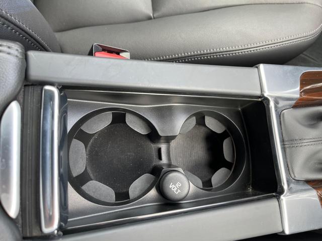 V60 D4 クラシック サンルーフ ディーゼル 純正ナビ バックカメラ 衝突軽減装置 レーダークルーズ 前席シートヒーター ETC フルセグTV Bluetooth再生 スマートキー(31枚目)