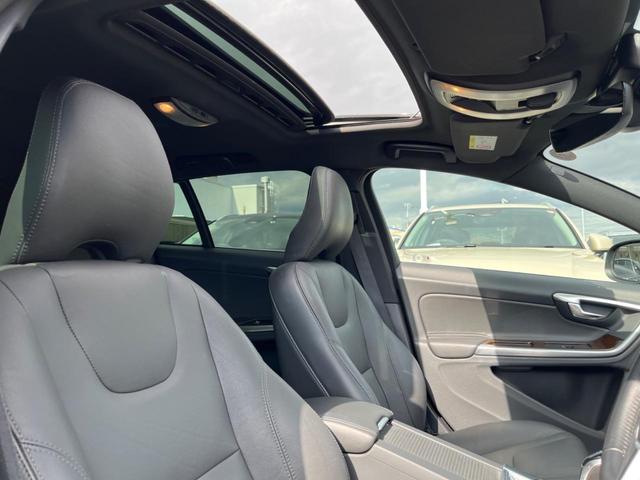V60 D4 クラシック サンルーフ ディーゼル 純正ナビ バックカメラ 衝突軽減装置 レーダークルーズ 前席シートヒーター ETC フルセグTV Bluetooth再生 スマートキー(41枚目)