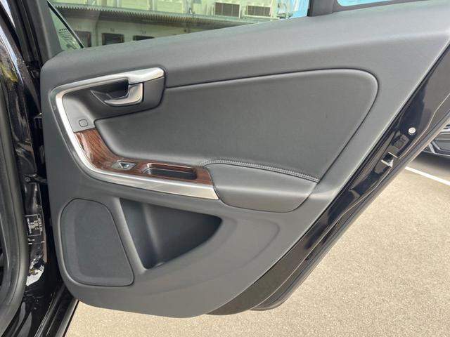 V60 D4 クラシック サンルーフ ディーゼル 純正ナビ バックカメラ 衝突軽減装置 レーダークルーズ 前席シートヒーター ETC フルセグTV Bluetooth再生 スマートキー(46枚目)