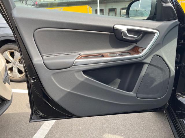 V60 D4 クラシック サンルーフ ディーゼル 純正ナビ バックカメラ 衝突軽減装置 レーダークルーズ 前席シートヒーター ETC フルセグTV Bluetooth再生 スマートキー(47枚目)