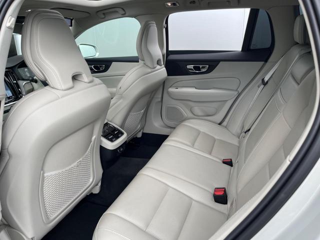 Ｖ６０ Ｔ５　インスクリプション　認定中古車サンルーフ　純正９インチナビ　黒革シート　３６０°ビューカメラ　ｈａｒｍａｎｋａｒｄｏｎ　インテリセーフ　レーダークルーズ　シートヒーター　パワーシート　パワーバックドア　ＬＥＤヘッドライト（10枚目）