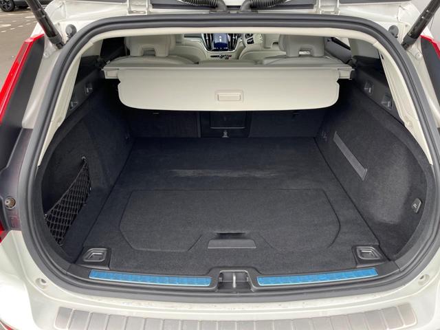 Ｖ６０ Ｔ５　インスクリプション　認定中古車サンルーフ　純正９インチナビ　黒革シート　３６０°ビューカメラ　ｈａｒｍａｎｋａｒｄｏｎ　インテリセーフ　レーダークルーズ　シートヒーター　パワーシート　パワーバックドア　ＬＥＤヘッドライト（15枚目）