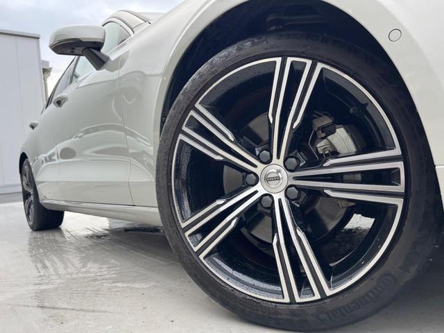 Ｖ６０ Ｔ５　インスクリプション　認定中古車サンルーフ　純正９インチナビ　黒革シート　３６０°ビューカメラ　ｈａｒｍａｎｋａｒｄｏｎ　インテリセーフ　レーダークルーズ　シートヒーター　パワーシート　パワーバックドア　ＬＥＤヘッドライト（17枚目）