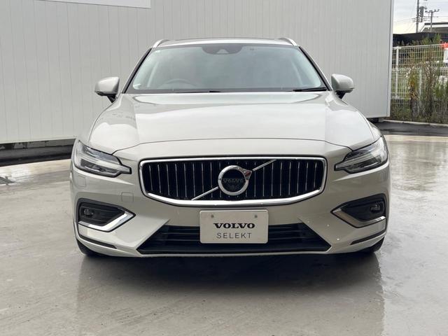 Ｖ６０ Ｔ５　インスクリプション　認定中古車サンルーフ　純正９インチナビ　黒革シート　３６０°ビューカメラ　ｈａｒｍａｎｋａｒｄｏｎ　インテリセーフ　レーダークルーズ　シートヒーター　パワーシート　パワーバックドア　ＬＥＤヘッドライト（18枚目）