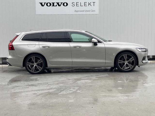 Ｖ６０ Ｔ５　インスクリプション　認定中古車サンルーフ　純正９インチナビ　黒革シート　３６０°ビューカメラ　ｈａｒｍａｎｋａｒｄｏｎ　インテリセーフ　レーダークルーズ　シートヒーター　パワーシート　パワーバックドア　ＬＥＤヘッドライト（20枚目）